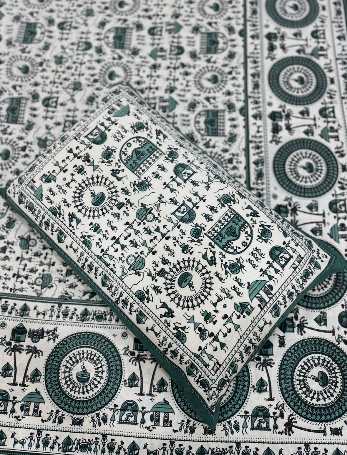 Jaipuri Tribal Art Print Cotton Bedsheet with Pillow Covers (Green) JUTONWeaves