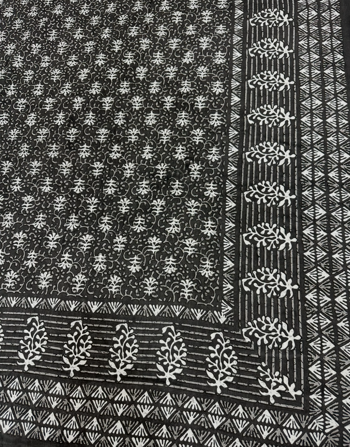 Black Floral Handblock Print Cotton King Size Bedsheet – Ethnic Jaipuri Design JUTONWeaves