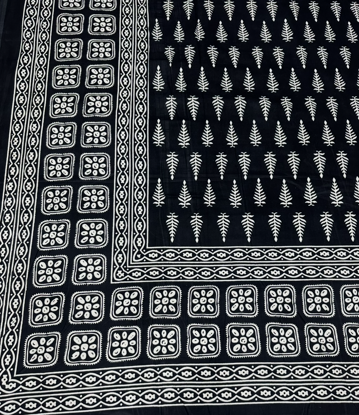 Black & White Handblock Cotton King Size Bedsheet – Minimal Leaf Jaipuri Design JUTONWeaves